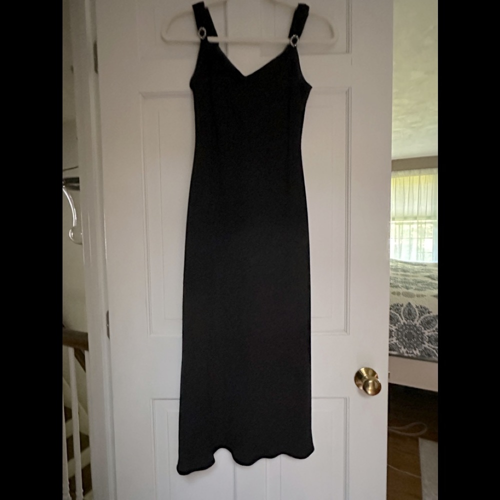 Evan-Picone size 4P black cocktail length dress